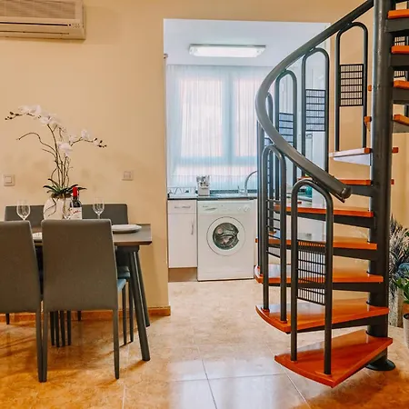 Atico Duplex Con Piscina Marcolina 아파트